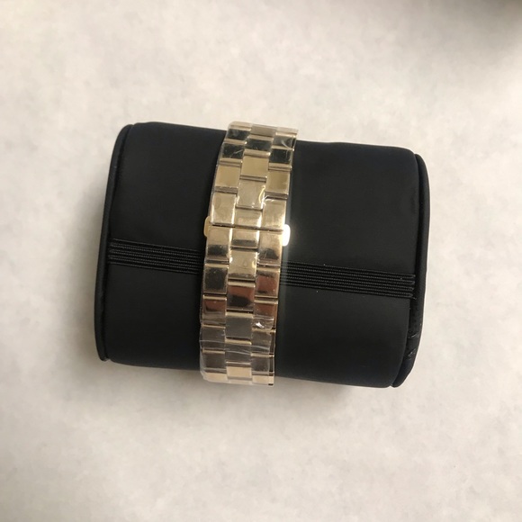 NEW Marc Jacobs gold stainless steel women’s watch - Picture 3 of 4